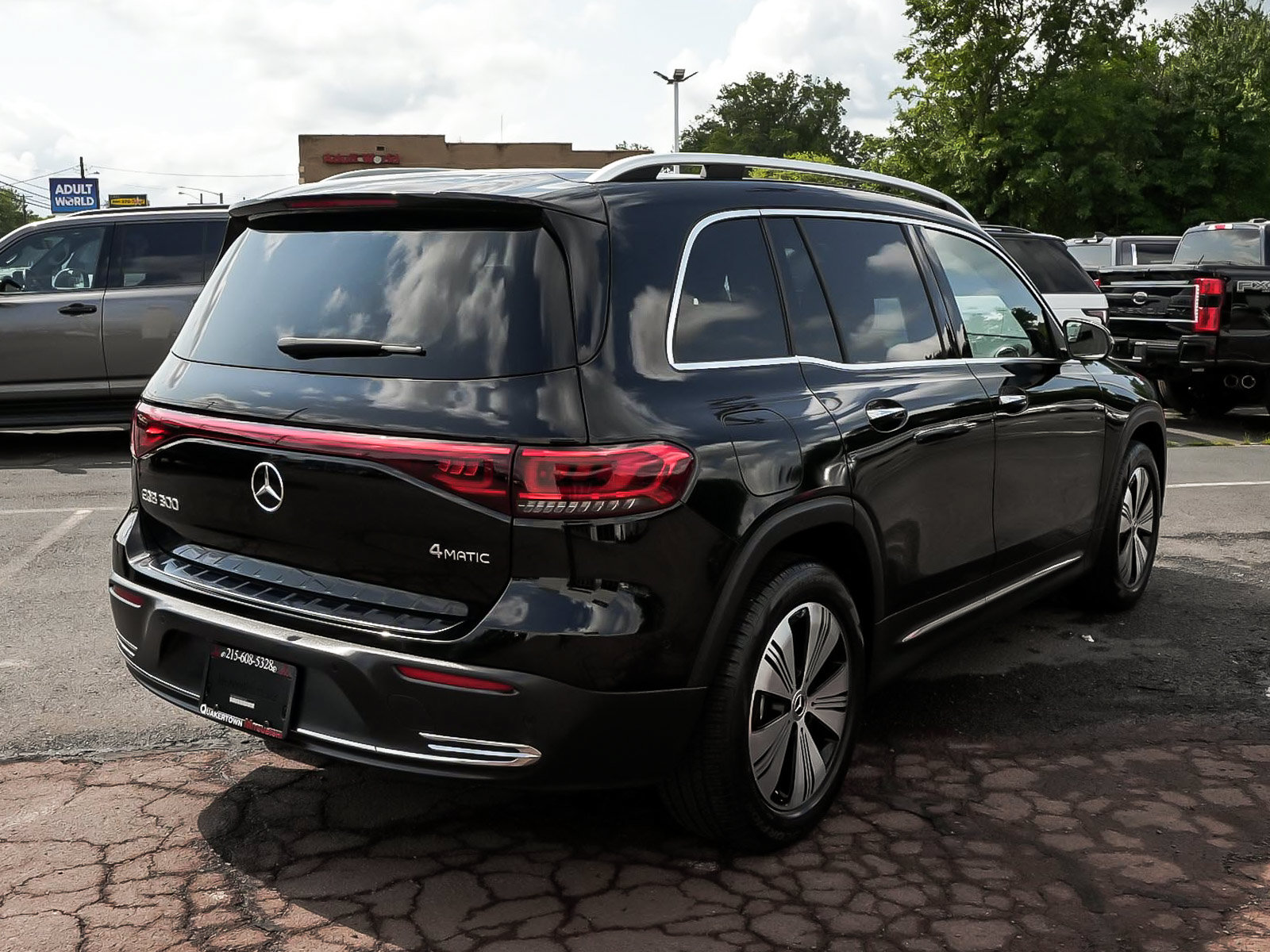 Used 2023 Mercedes-Benz EQB 300 4MATIC w/ Pinnacle Package image 6