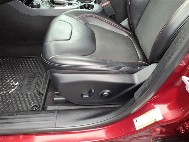 Used 2019 Jeep Cherokee Trailhawk w/ Cold Weather Group image 13