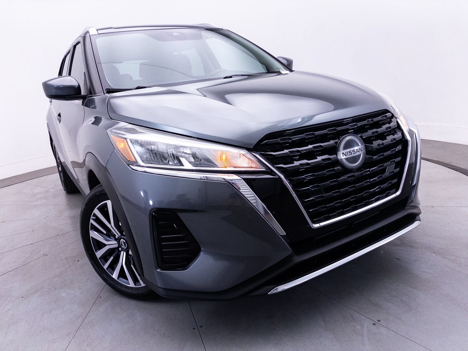 Used 2021 Nissan Kicks SV FWD image 3