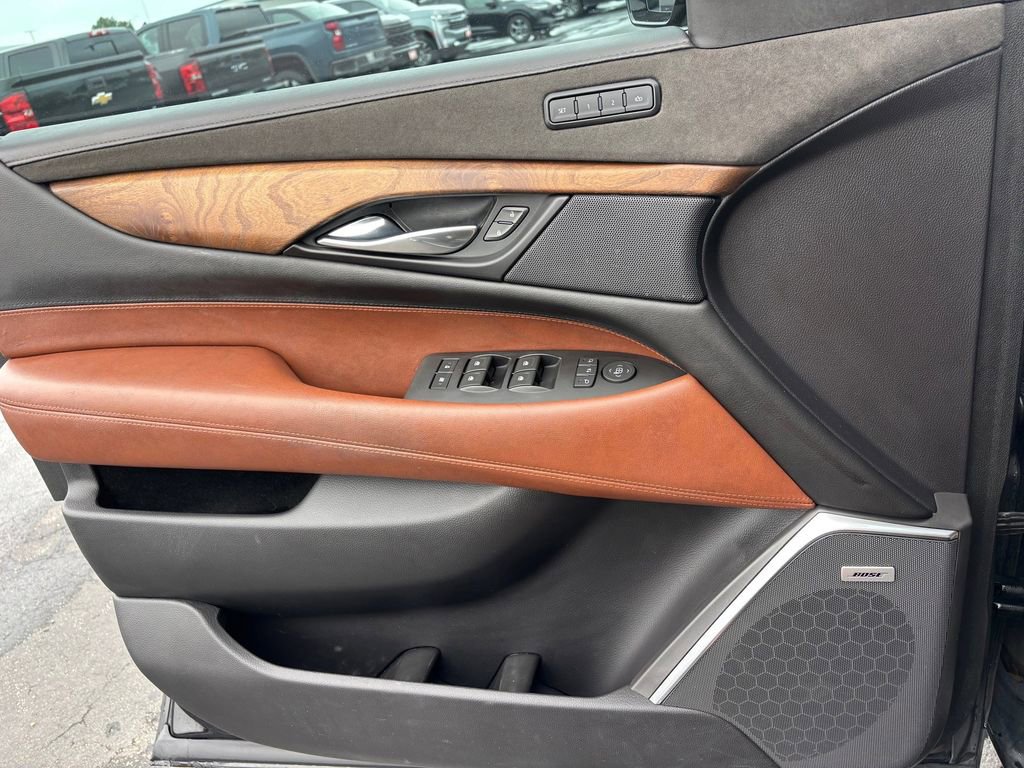 Used 2020 Cadillac Escalade Luxury RWD image 22