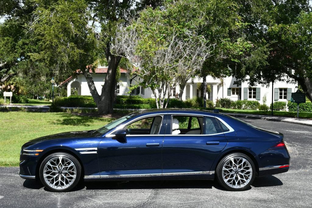 Used 2023 Genesis G90 3.5T AWD/4WD image 3