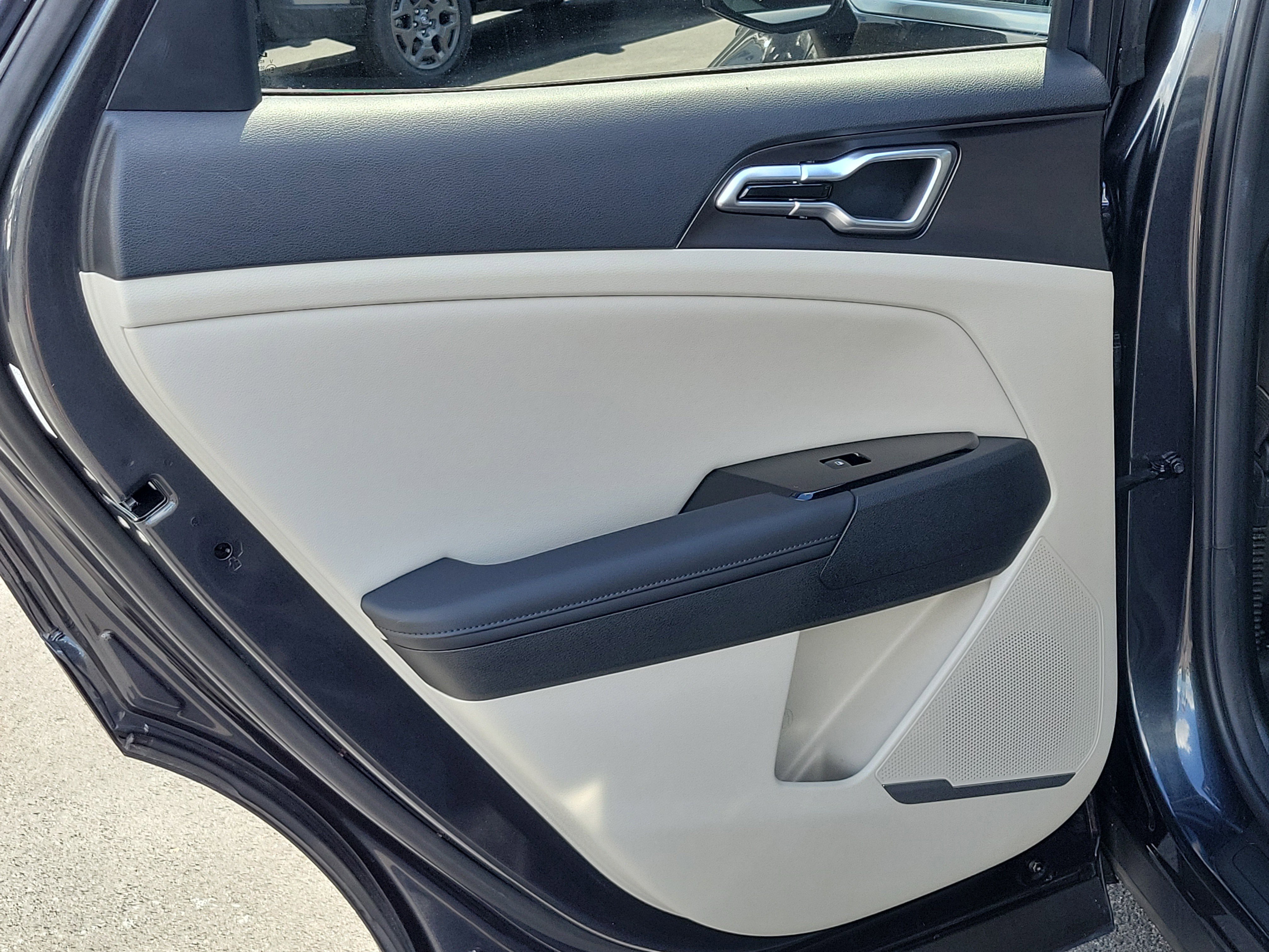 Used 2023 Kia Sportage EX image 13