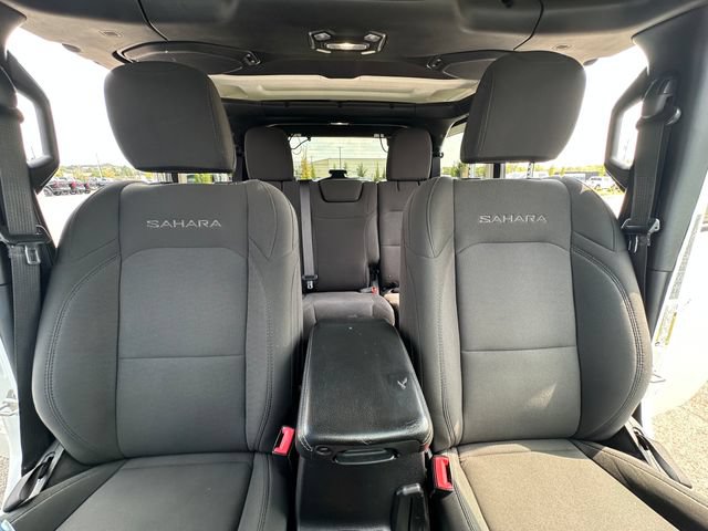 Used 2018 Jeep Wrangler Unlimited Sahara AWD/4WD image 37
