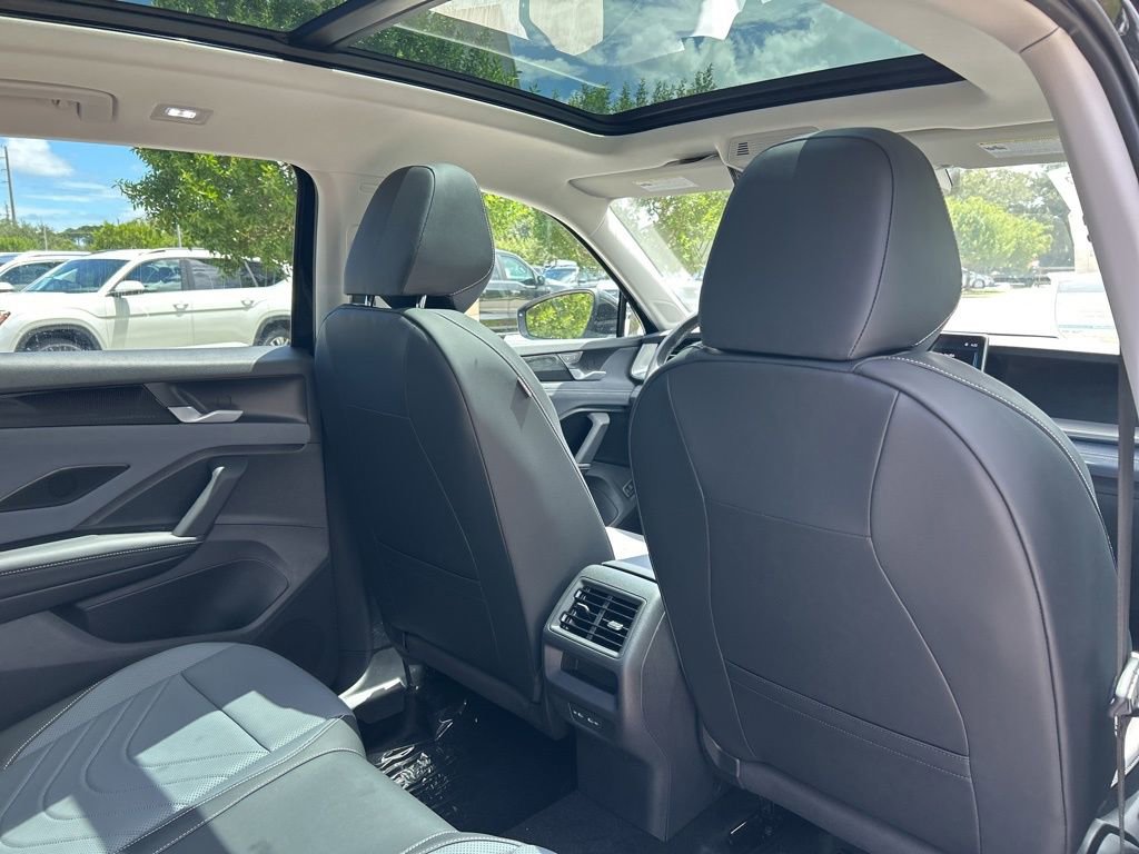 New 2025 Volkswagen Tiguan SE image 42