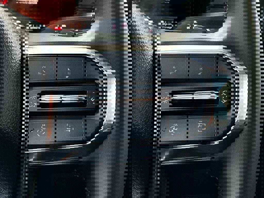 Used 2025 GMC Acadia Elevation image 30