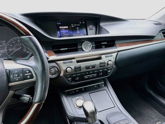 Used 2016 Lexus ES 350 w/ Premium Package w/Wood Trim FWD image 26