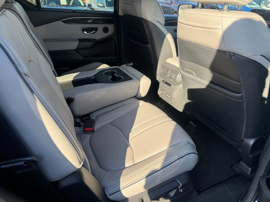 Used 2023 Honda Pilot Elite image 19