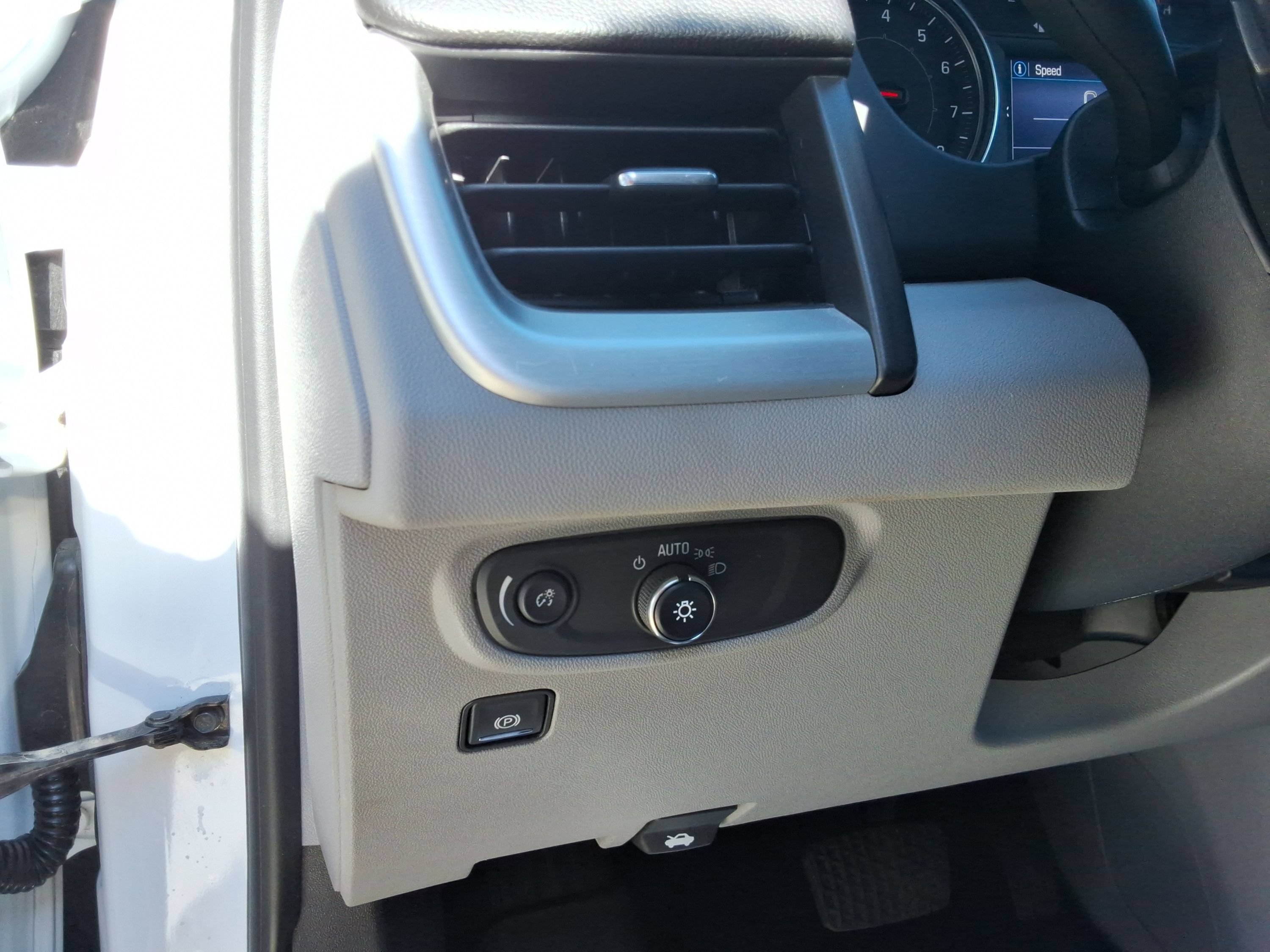 Used 2020 GMC Terrain SLE w/ Driver Convenience Package AWD/4WD image 33