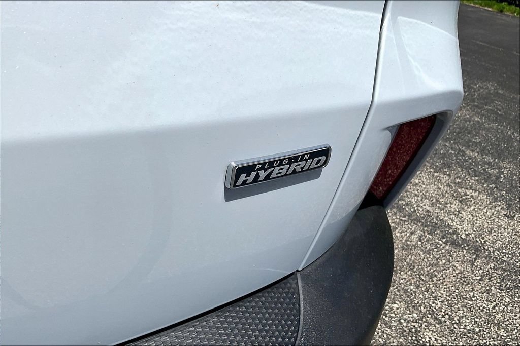 New 2025 Ford Escape SE w/ Class II Trailer Tow Package FWD image 9