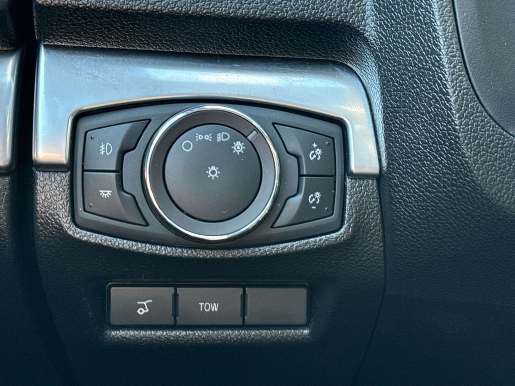 Used 2018 Ford Explorer Limited w/ Equipment Group 301A AWD/4WD image 12