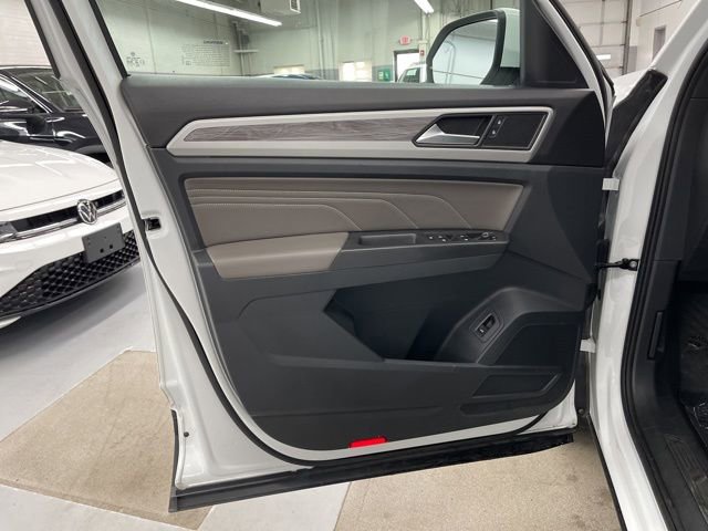 Used 2023 Volkswagen Atlas Cross Sport SE w/ Black Wheel Package image 26