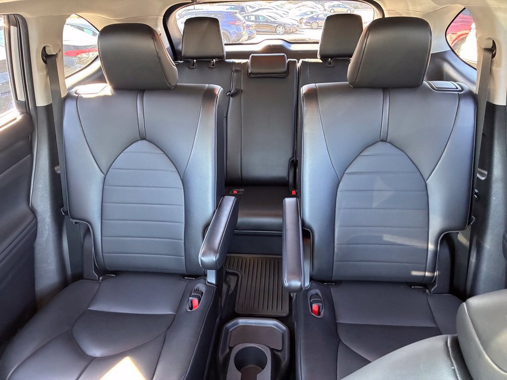 Used 2021 Toyota Highlander XLE AWD/4WD image 17