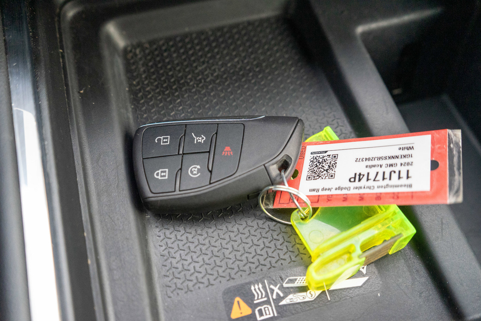 Used 2024 GMC Acadia Elevation image 29