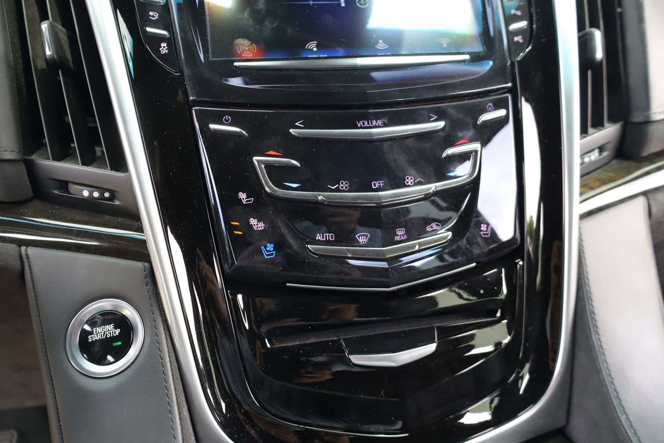 Used 2020 Cadillac Escalade ESV Platinum AWD/4WD image 21