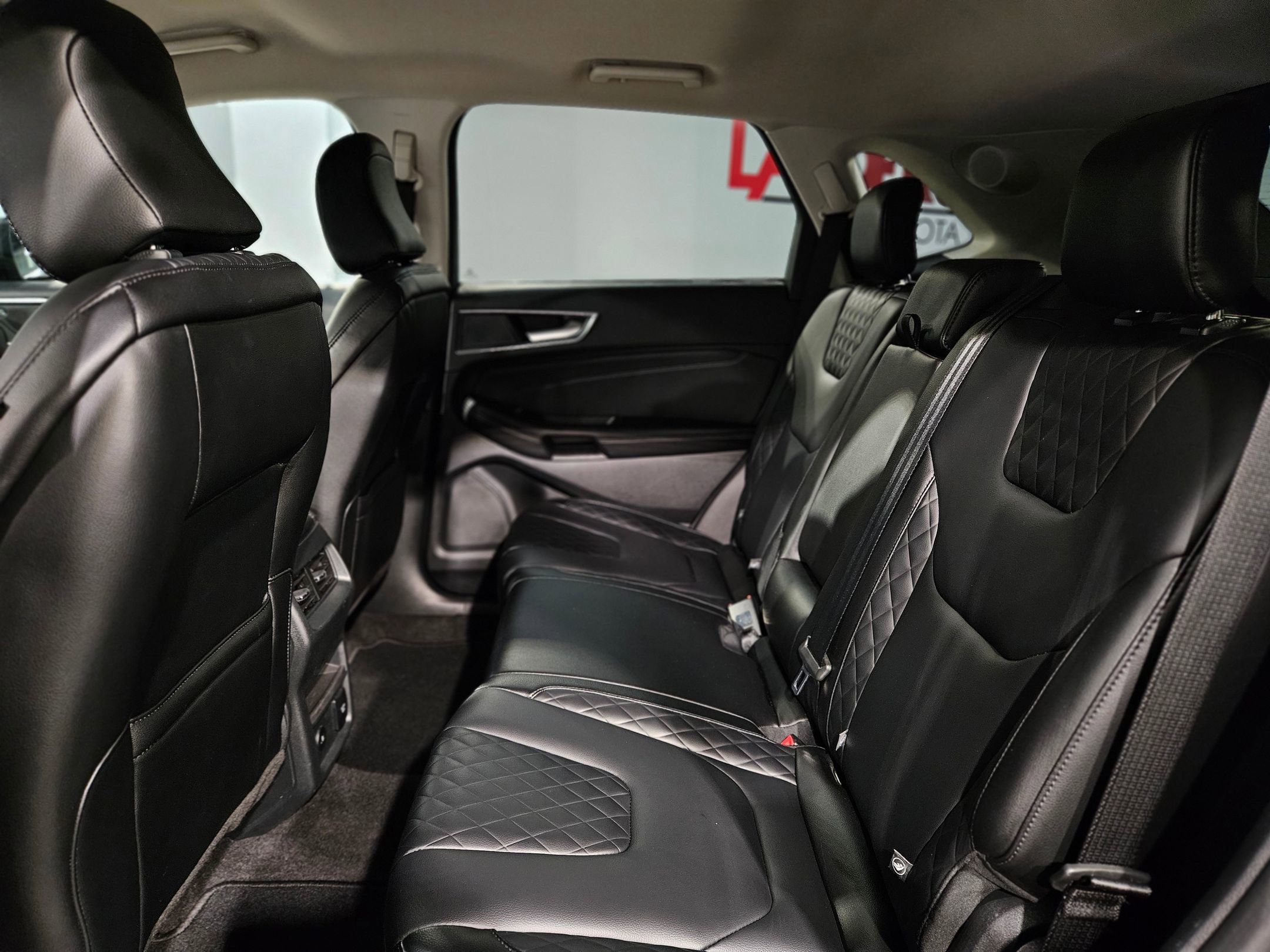 Used 2024 Ford Edge Titanium image 36