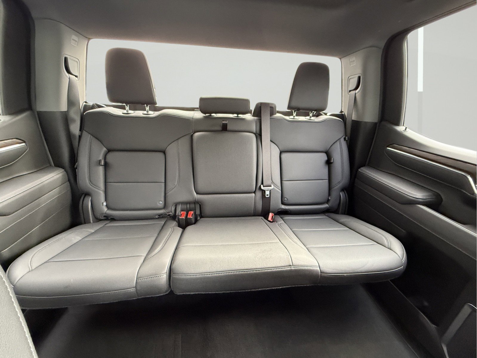 Certified 2025 GMC Sierra 1500 SLT image 38