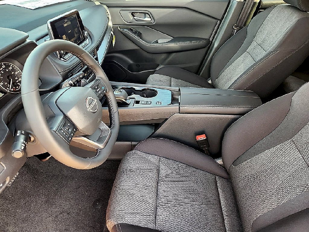 New 2026 Nissan Rogue SV FWD image 13