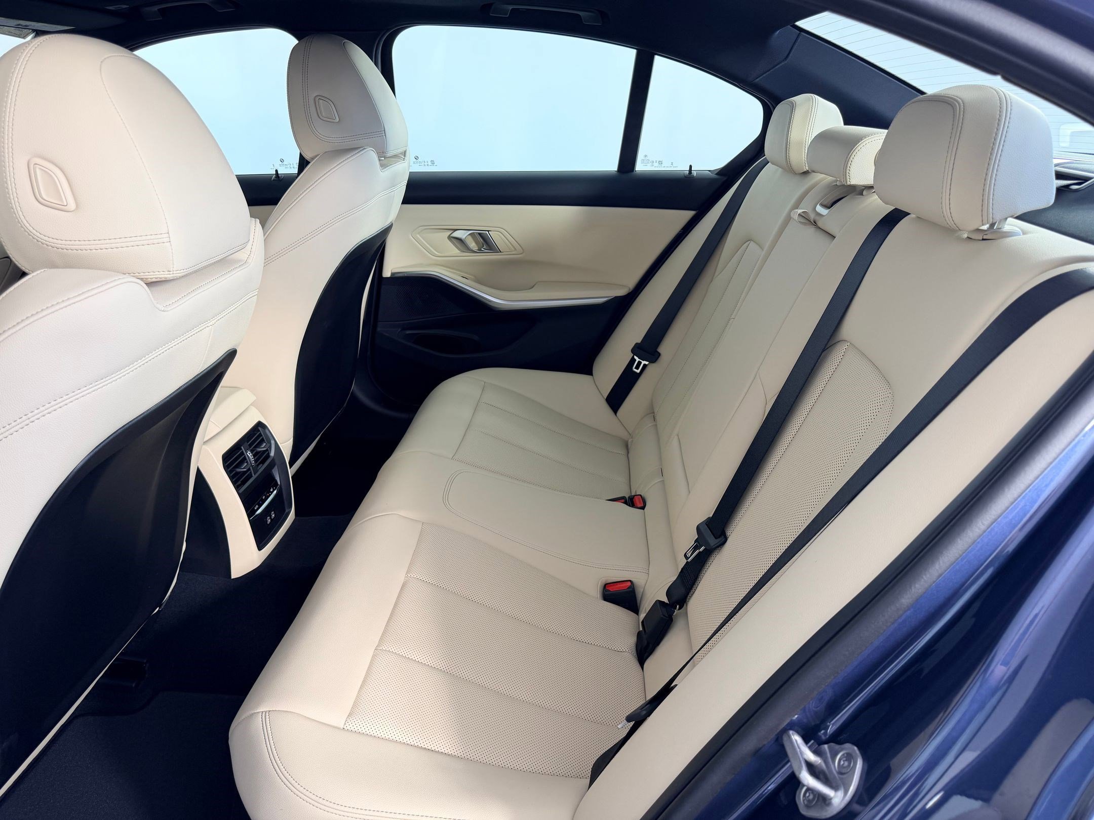 New 2026 BMW 330i Sedan w/ M Sport Package RWD image 21