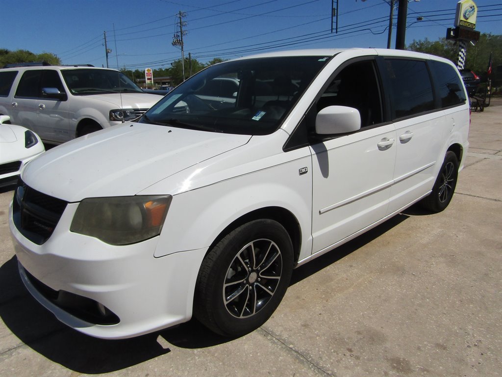 Used 2014 Dodge Grand Caravan SXT FWD image 1