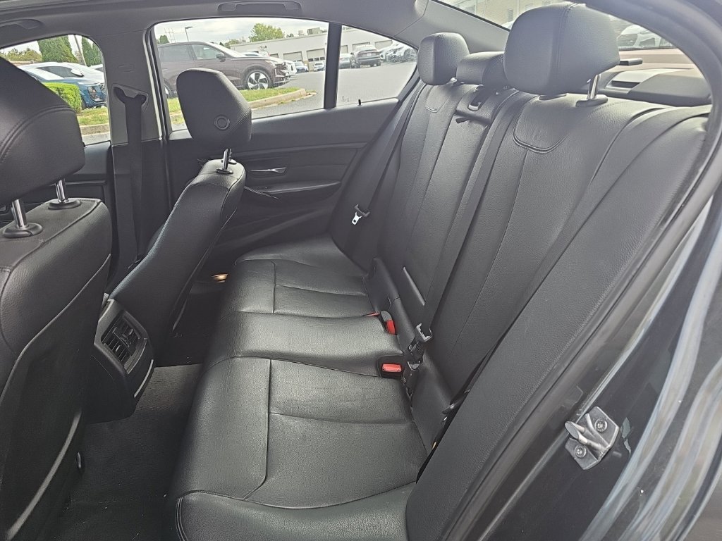 Used 2015 BMW 320i xDrive Sedan AWD/4WD image 12