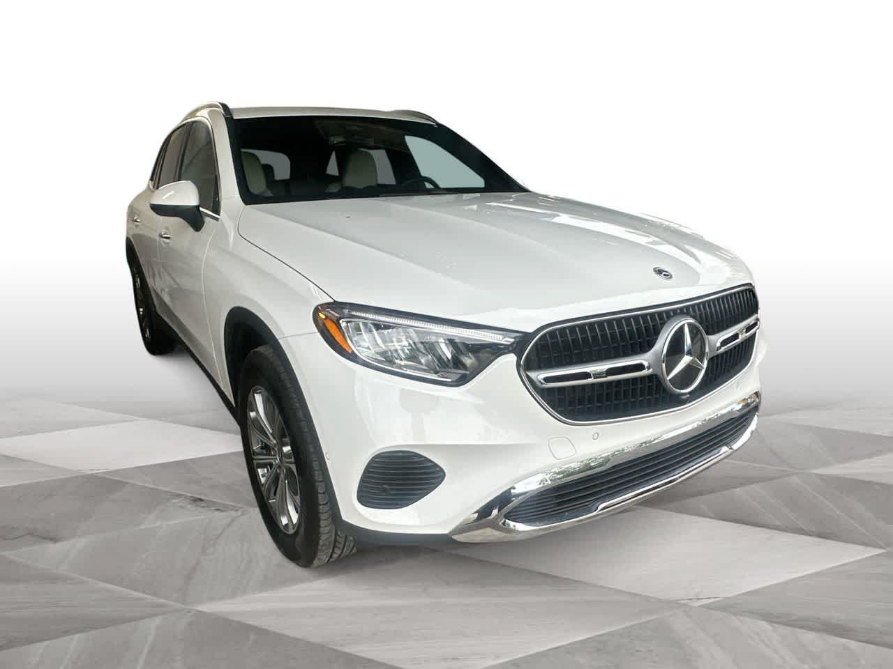 Used 2026 Mercedes-Benz GLC 300 image 2