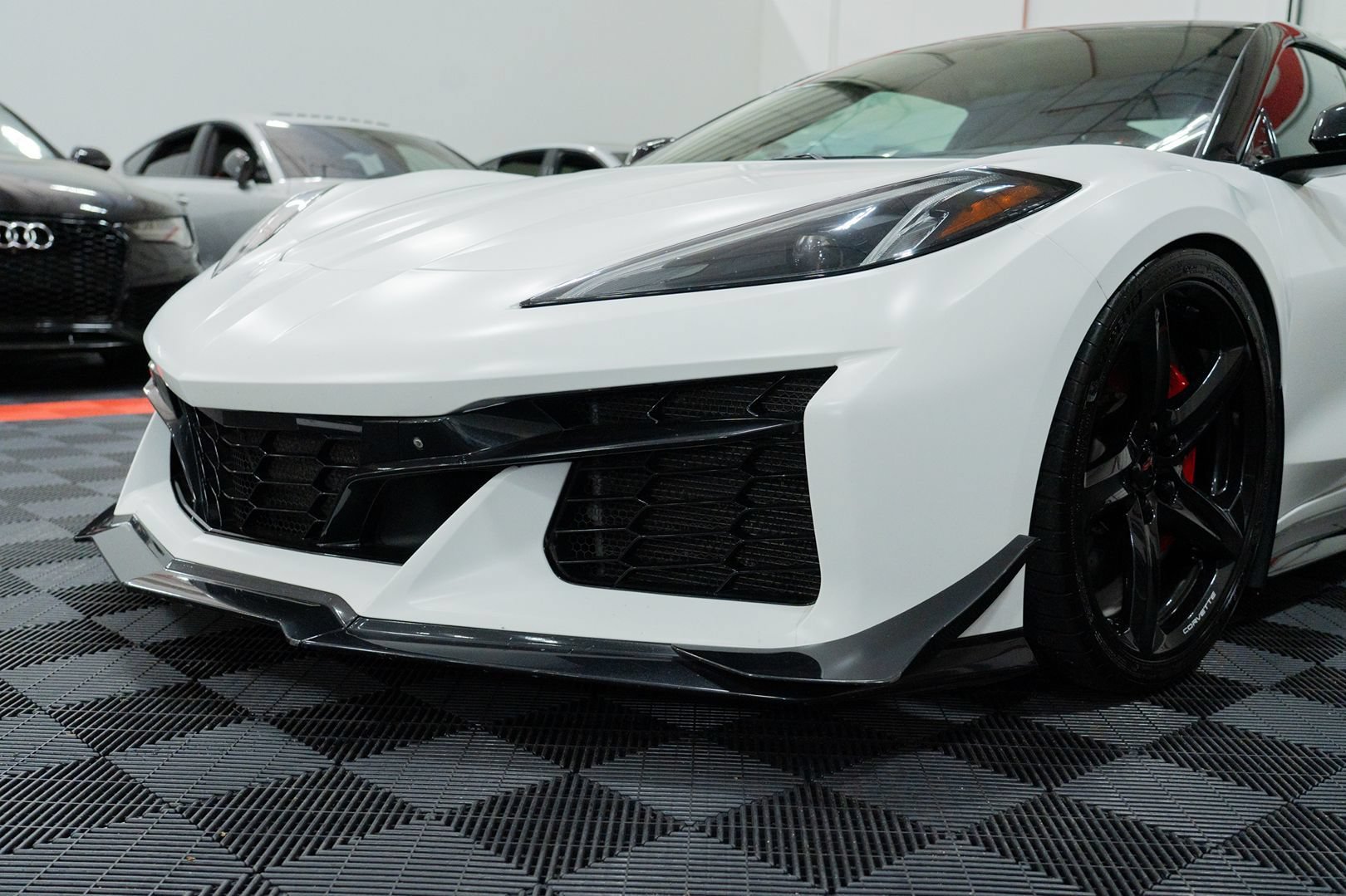 Used 2023 Chevrolet Corvette Z06 w/ Z07 Performance Package RWD image 11
