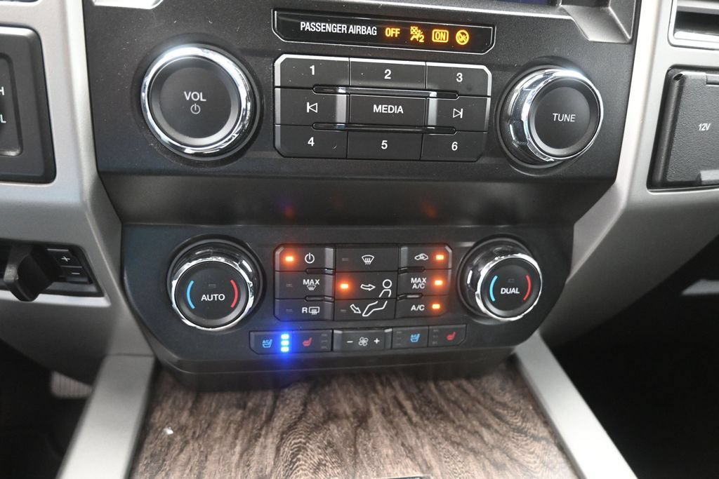 Used 2019 Ford F250 Lariat w/ Lariat Ultimate Package AWD/4WD image 31