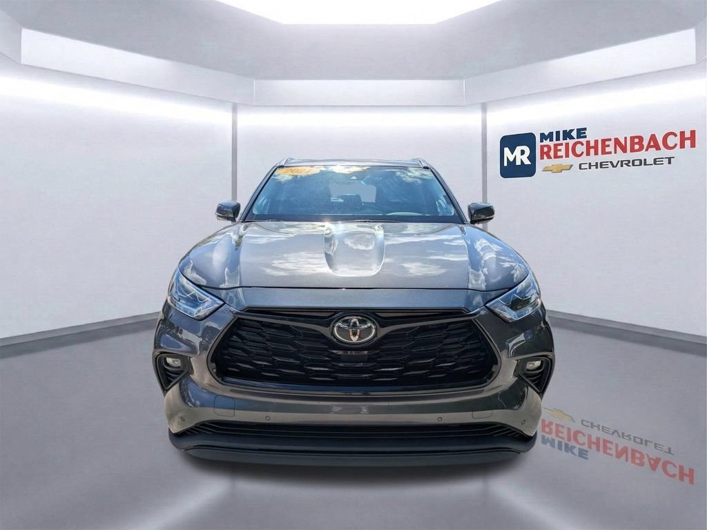 Used 2021 Toyota Highlander Limited FWD image 10