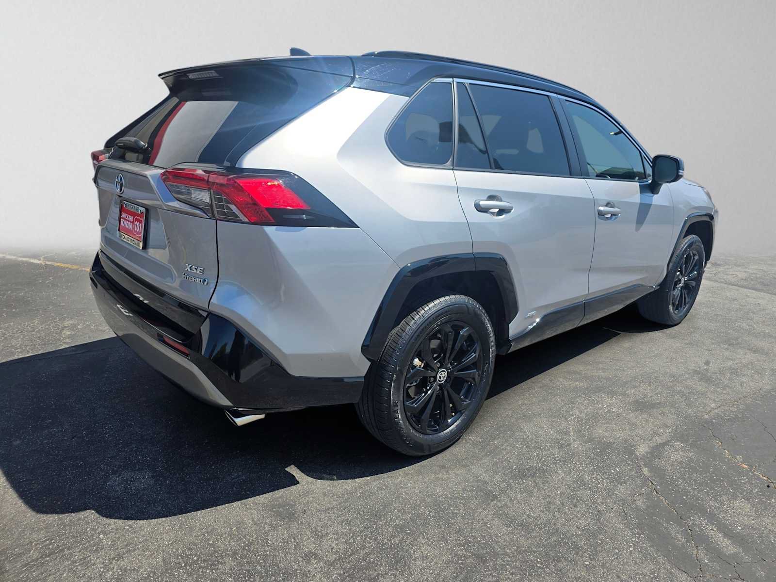 Used 2023 Toyota RAV4 XSE AWD/4WD image 3