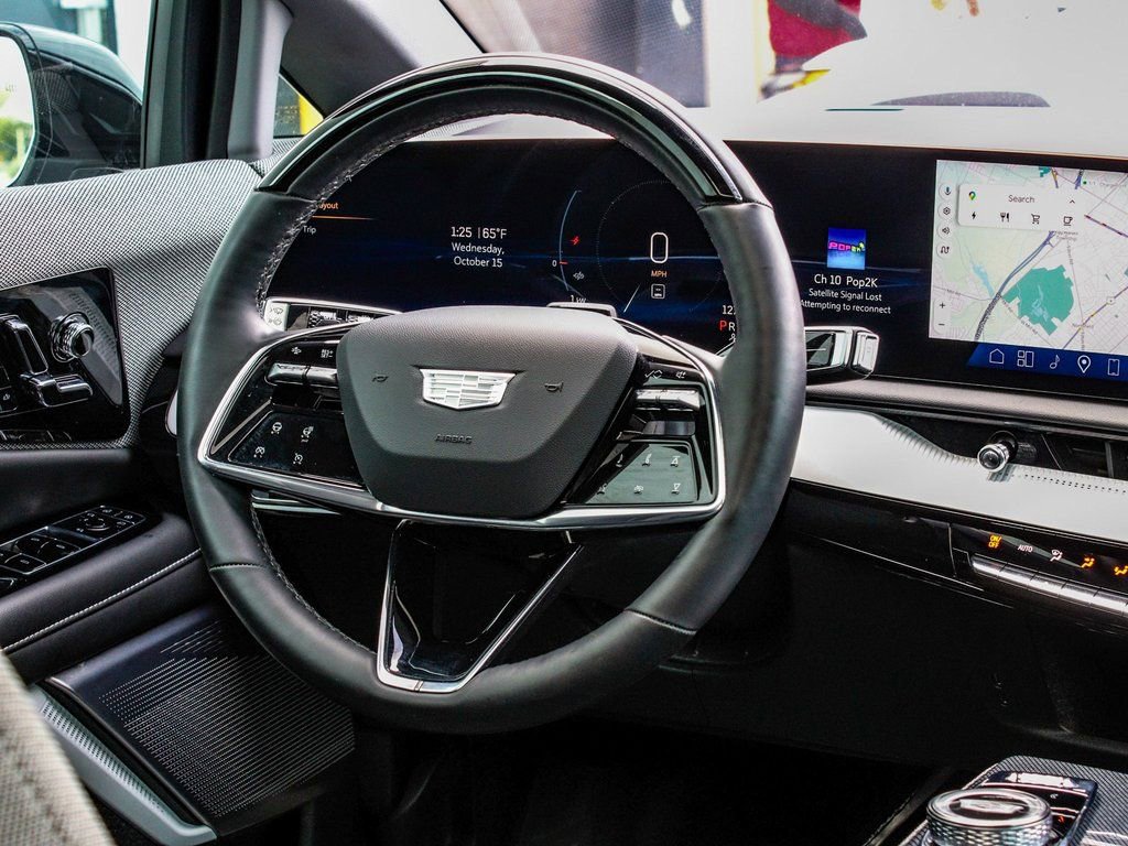 Used 2025 Cadillac Optiq Luxury 1 image 27