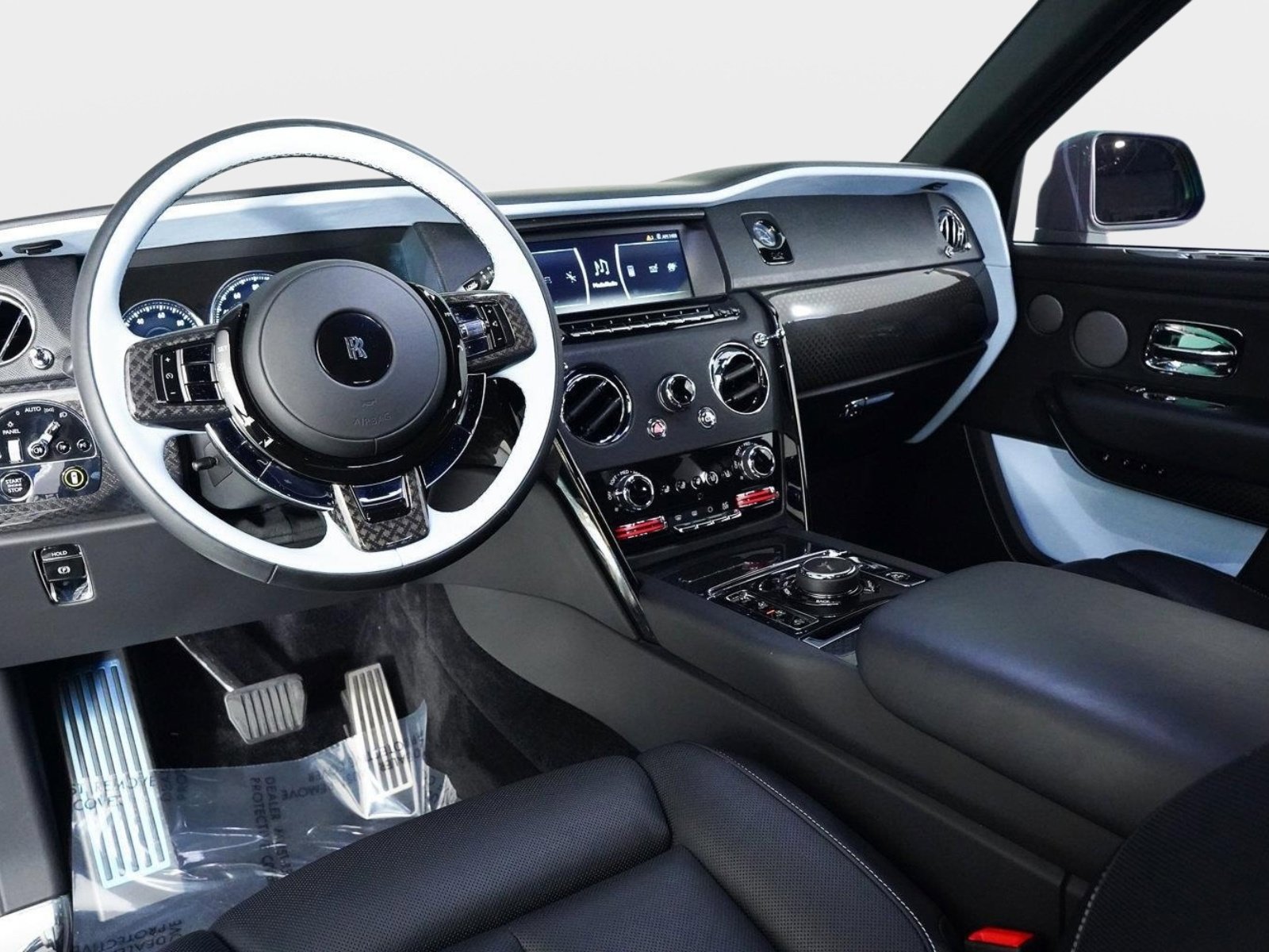 Used 2024 Rolls-Royce Cullinan Black Badge AWD/4WD image 2