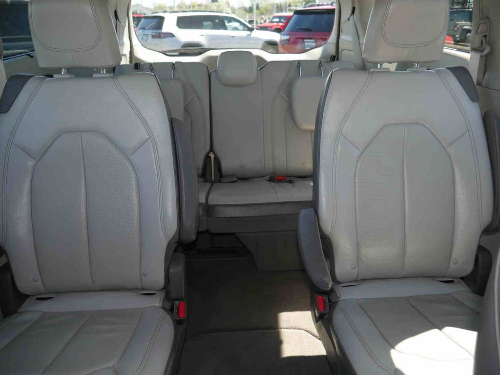 Used 2019 Chrysler Pacifica Touring-L w/ Advanced Safetytec Group image 34