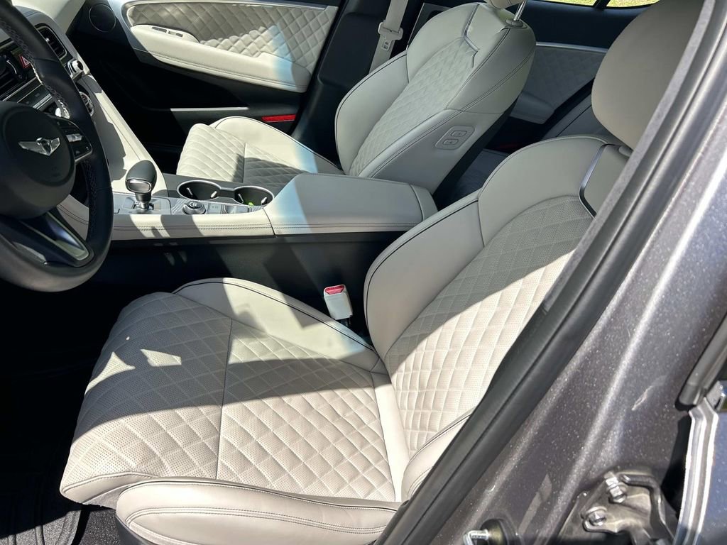 Used 2023 Genesis G70 2.0T w/ Sport Prestige Package RWD image 15