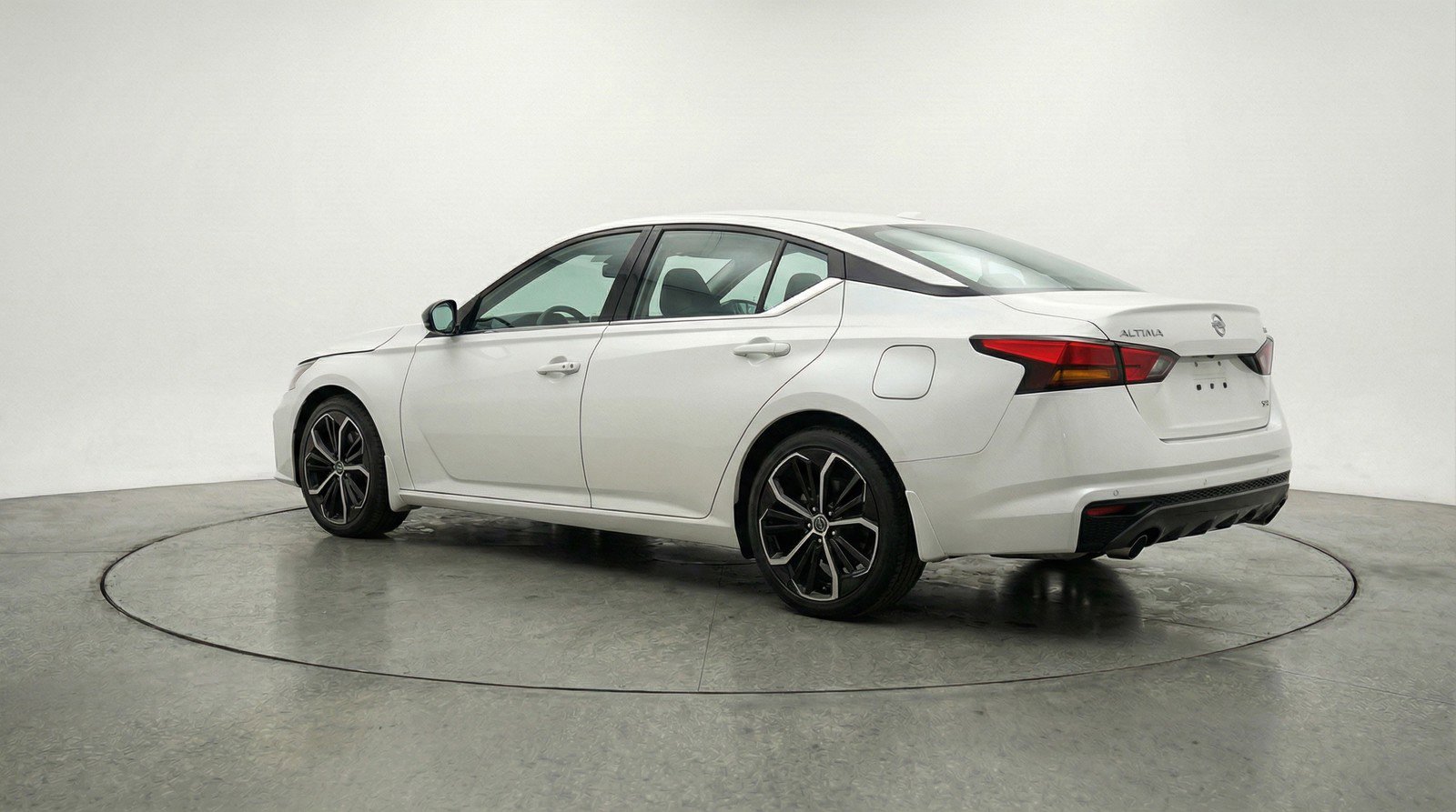 Used 2025 Nissan Altima 2.5 SR FWD image 6