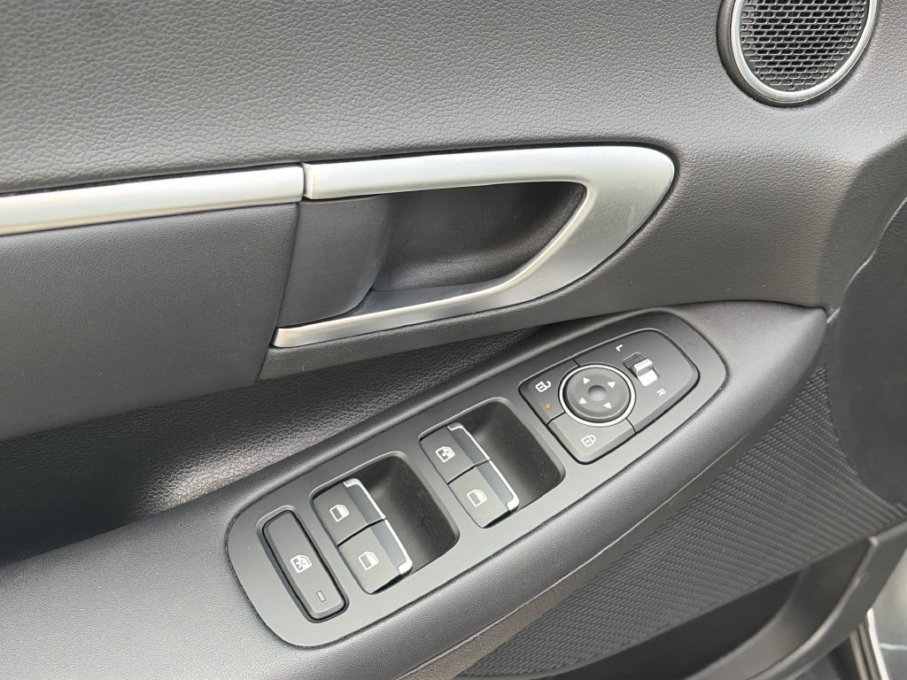 Used 2026 Hyundai Sonata Blue FWD image 16