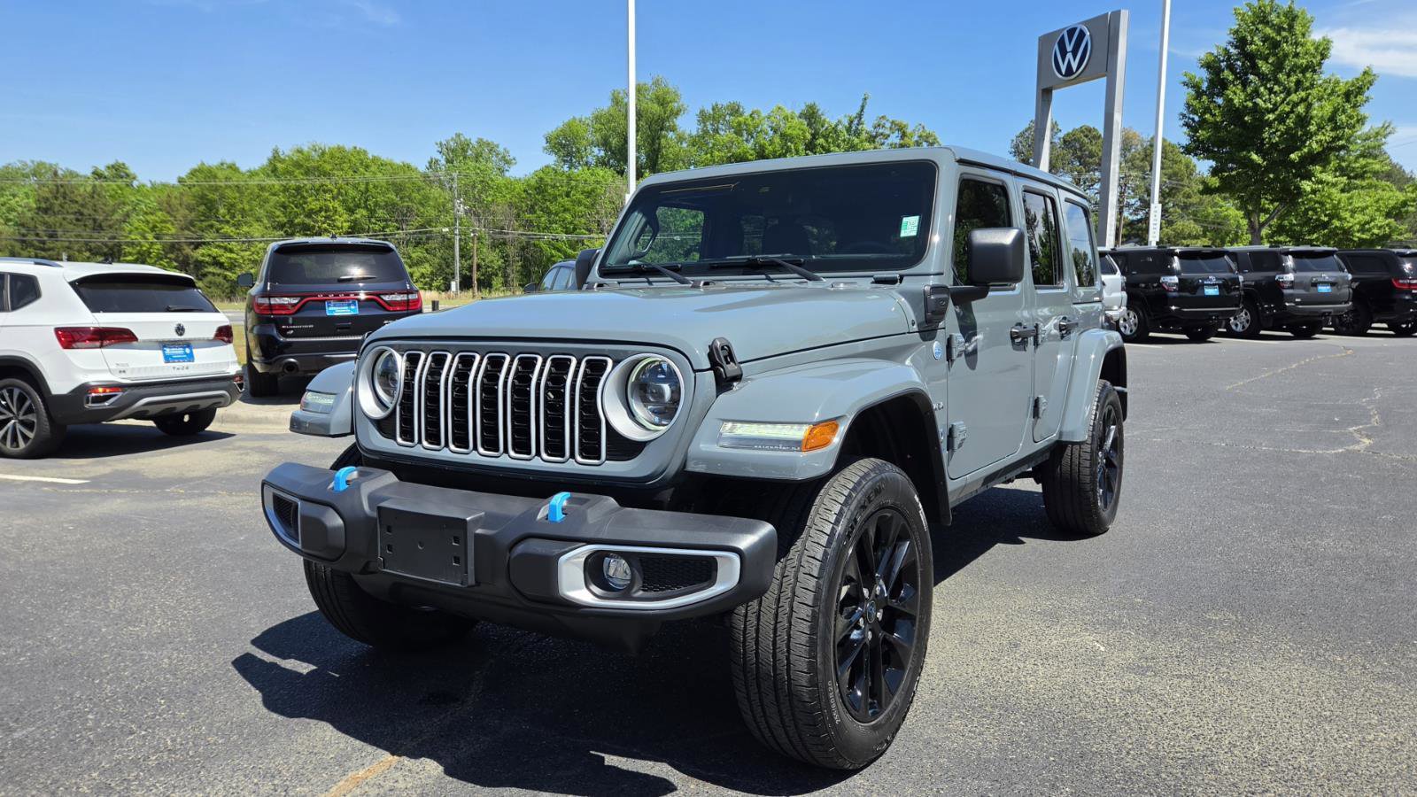 Used 2024 Jeep Wrangler Sahara image 9