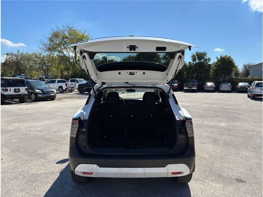 Used 2025 Nissan Kicks SV image 38