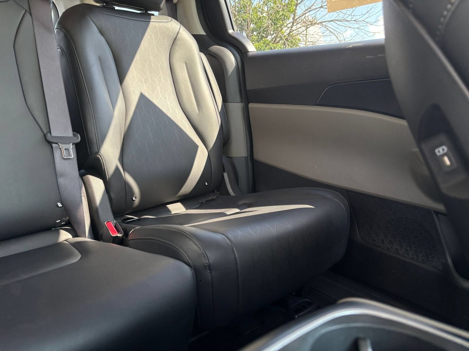 Used 2026 Kia Carnival FWD image 39