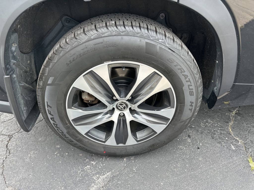 Used 2023 Toyota Highlander XLE image 42