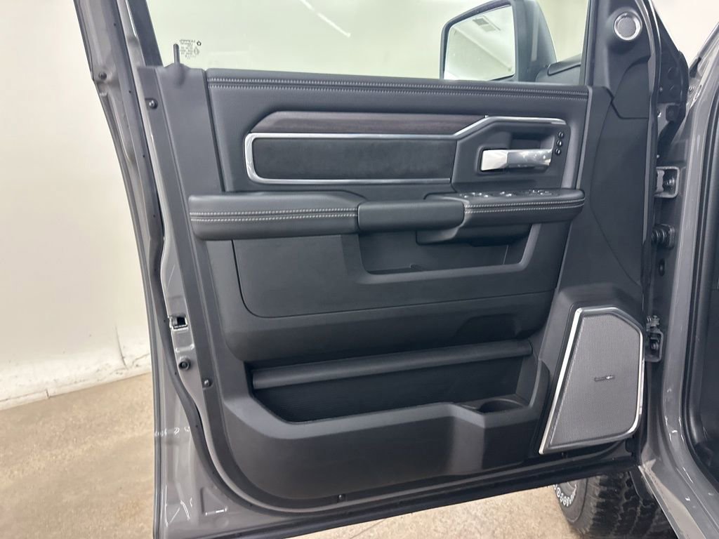New 2026 RAM 2500 Laramie AWD/4WD image 29