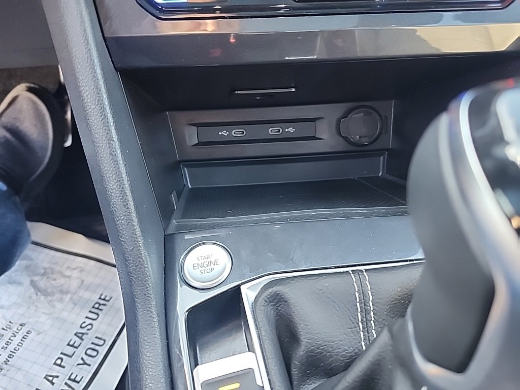 Used 2024 Volkswagen Tiguan SEL R-Line image 31