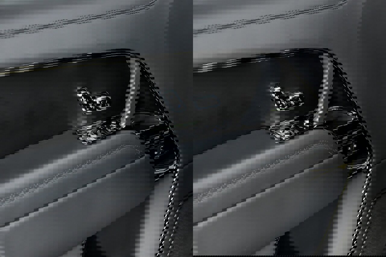 Used 2023 Land Rover Range Rover SV image 18