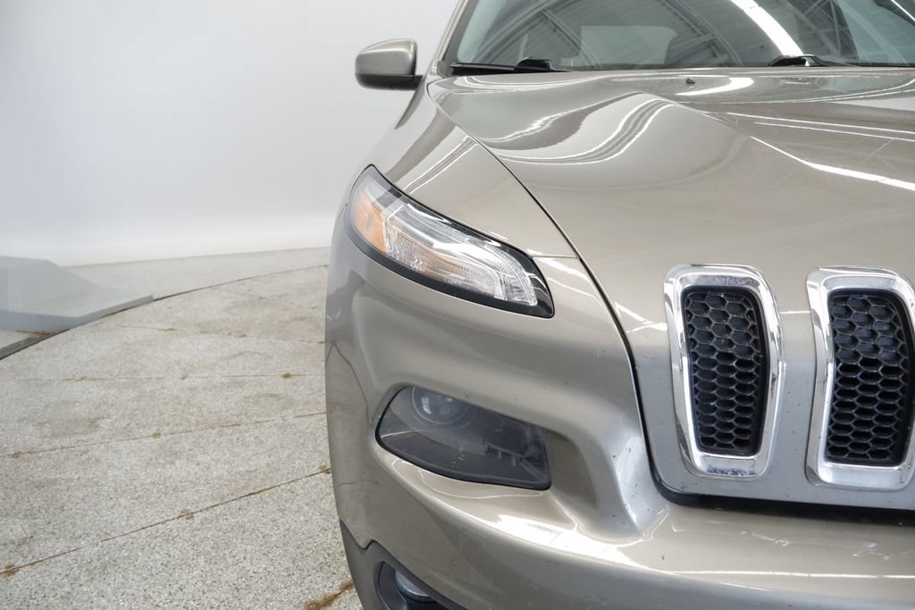 Certified 2016 Jeep Cherokee Latitude w/ Cold Weather Group FWD image 14