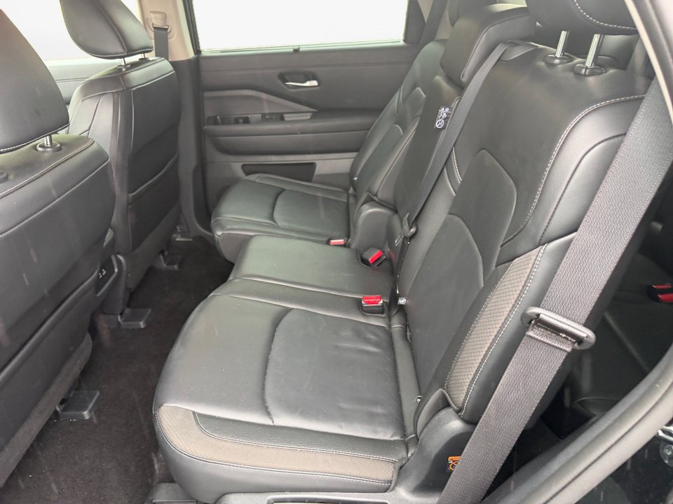 Used 2025 Nissan Pathfinder SL w/ Cargo Package FWD image 13