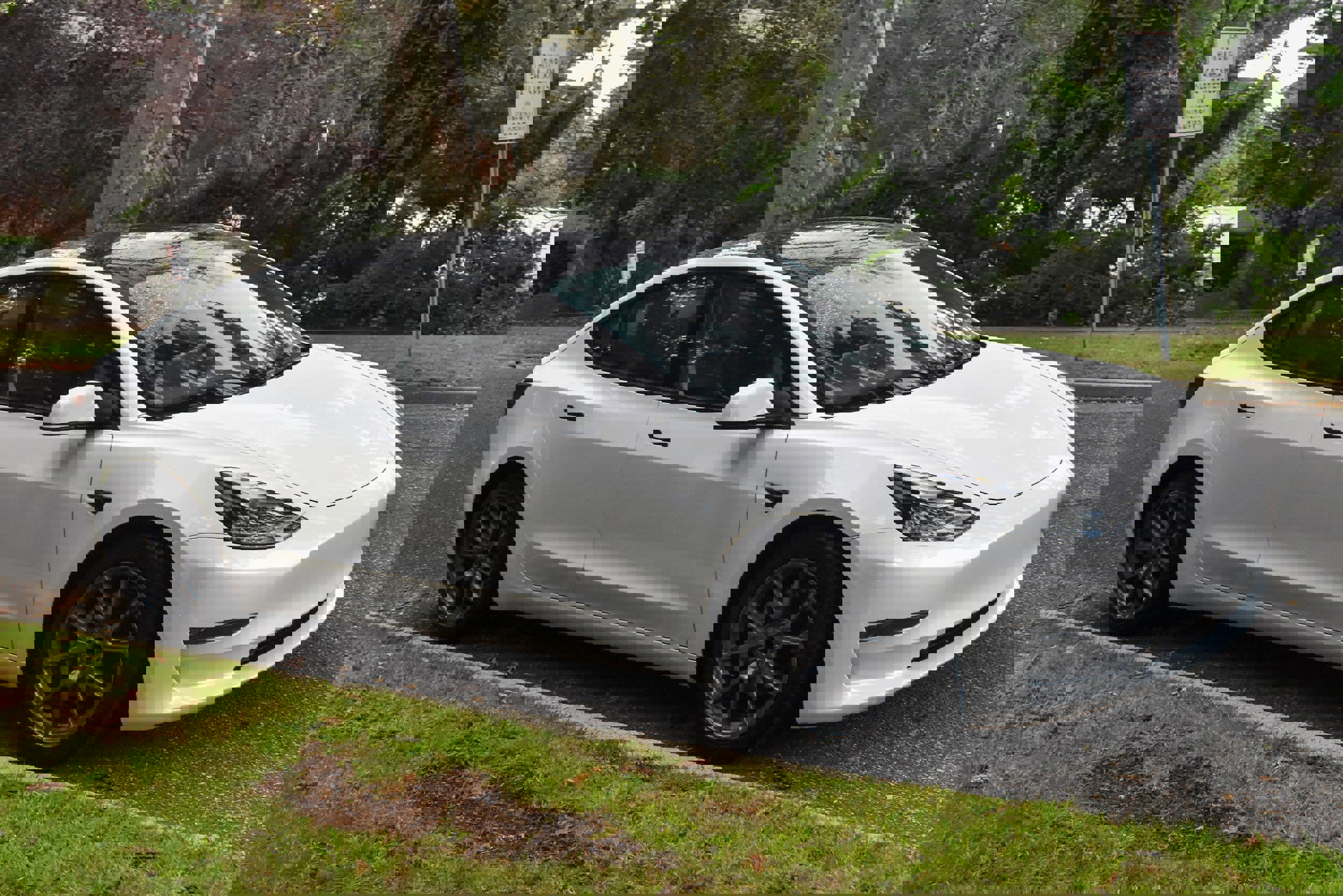 Used 2023 Tesla Model 3 Standard Range image 12