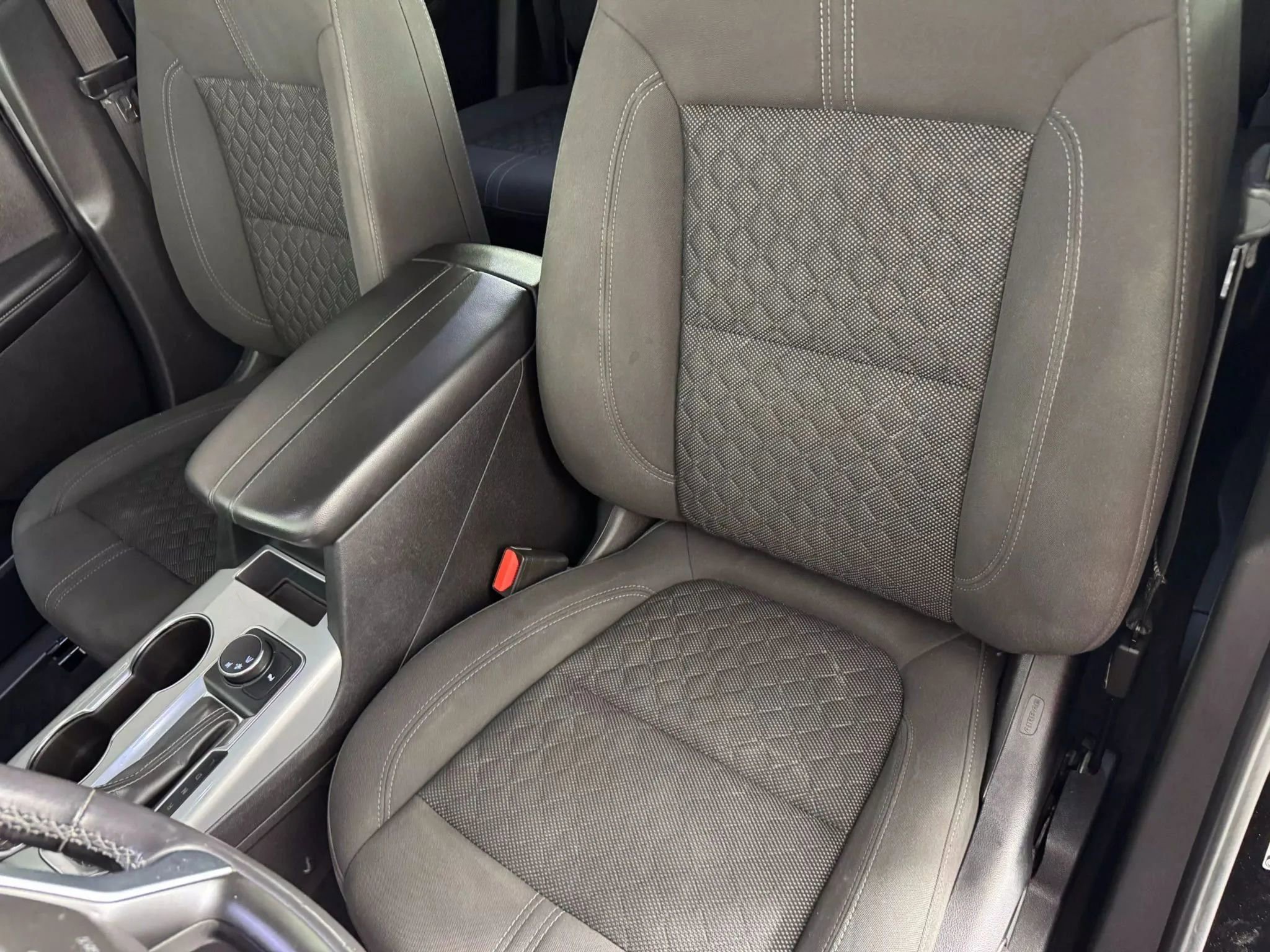 Used 2020 Chevrolet Blazer LT FWD image 37