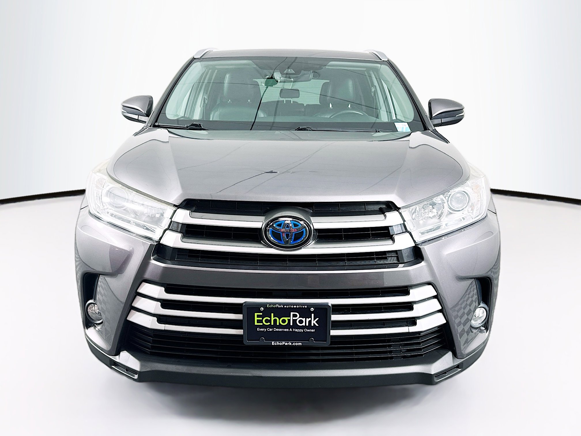 Used 2019 Toyota Highlander XLE image 2