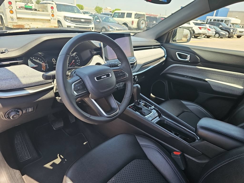 Used 2024 Jeep Compass Latitude AWD/4WD image 15