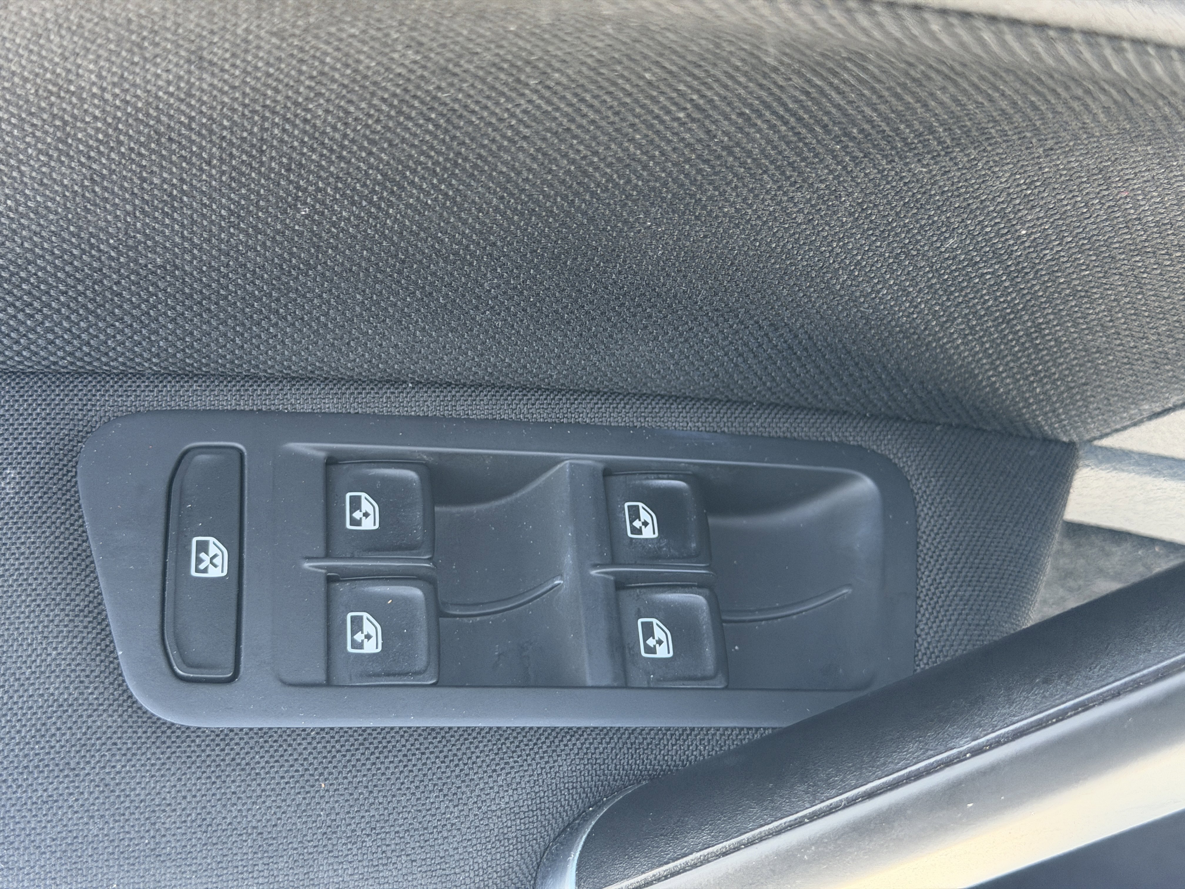 Used 2018 Volkswagen GTI SE FWD image 13