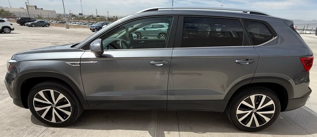Certified 2024 Volkswagen Taos SE w/ MDO Package FWD image 14
